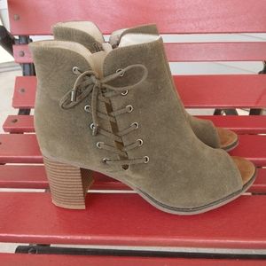 Ladies shoes